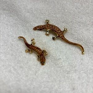 Vintage Gold and Brown Gecko with Textured Skin and Slender Tail